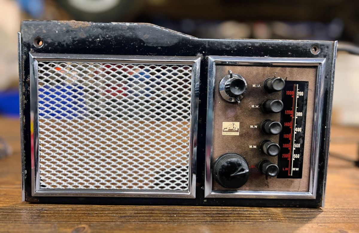 His Masters Voice : SMITHS Radiomobile 4220