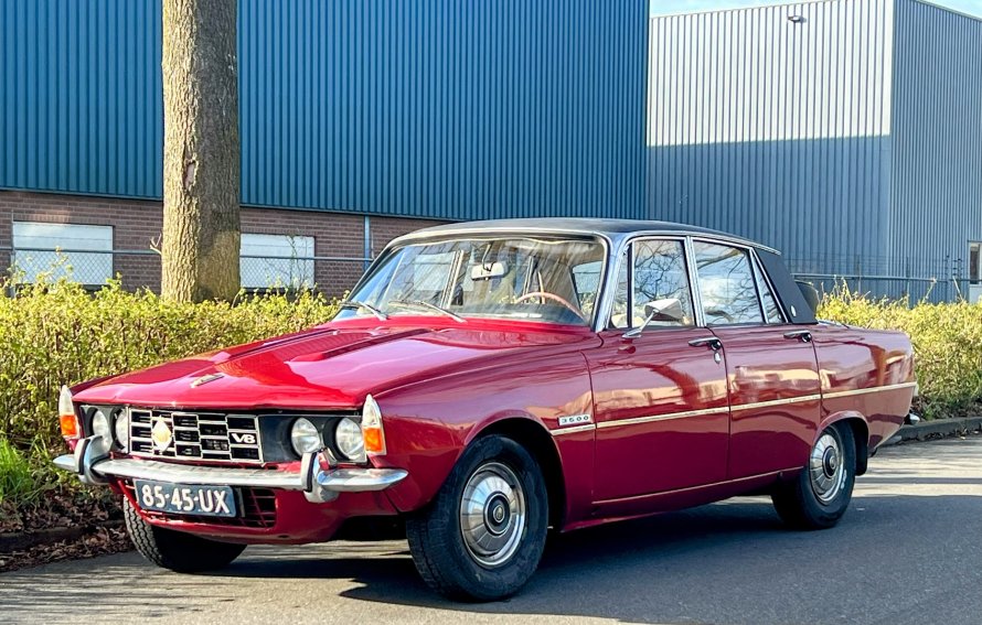 P6 3500 voorzien van GEREVISEERDE ACHTERKLAUWEN, diverse kleine items