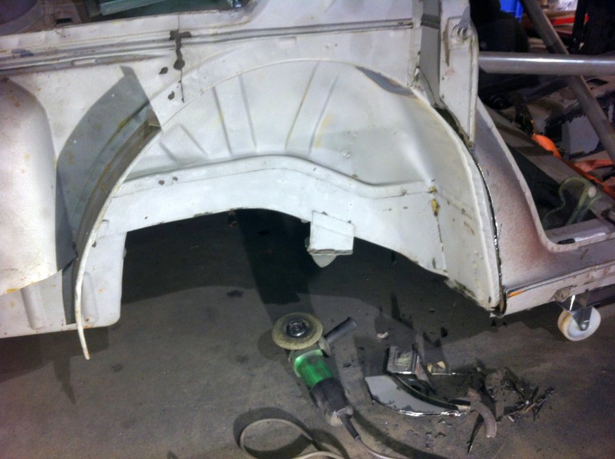 01-04-2014 "Ruimte gemaakt voor bredere achteras/banden"