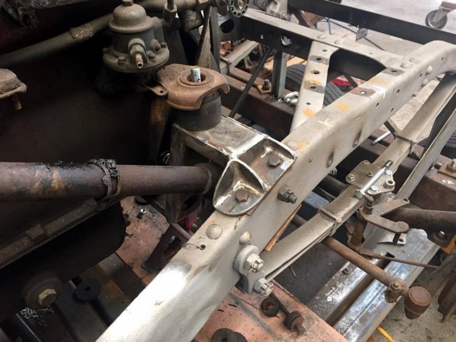 27-4-2015 "nieuwe motorsteun geplaatst"