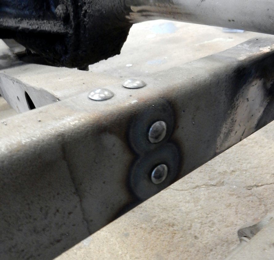 19-6-2015 "chassis opnieuw geklonken"