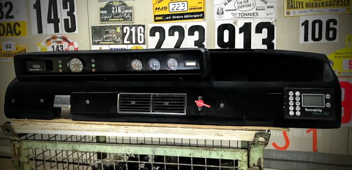 Rover SD1 dashbord/flocken gereed !