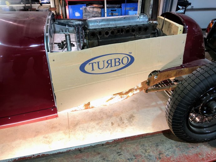 "Dummy" plaat om uitlaatspruitstuk te passen...