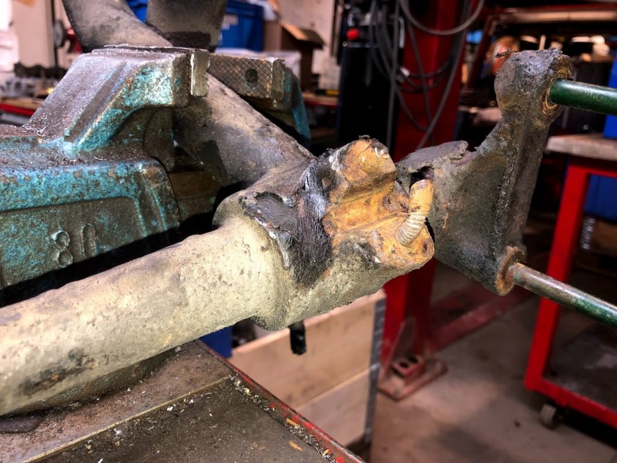 Demontage "torsiestang" na 45 jaar, altijd lastig !